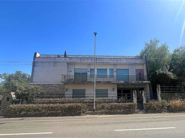 VILLA e terreno edificabile Via San Lorenzo